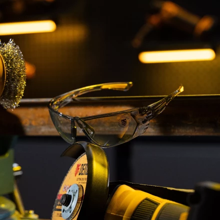 Очки защитные открытые Denzel 89200, поликарбонатные, дымчатая линза купить в Магнитогорске