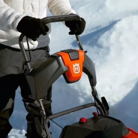 Бензиновый снегоуборщик Husqvarna ST 131 купить в Магнитогорске