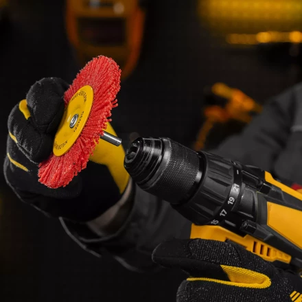 Щетка для дрели Denzel, 100 мм, Плоская, со шпилькой, нейлоновая щетина, 74434 купить в Магнитогорске