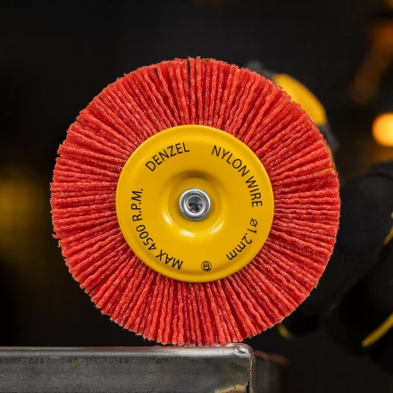 Щетка для дрели Denzel, 100 мм, Плоская, со шпилькой, нейлоновая щетина, 74434 купить в Магнитогорске