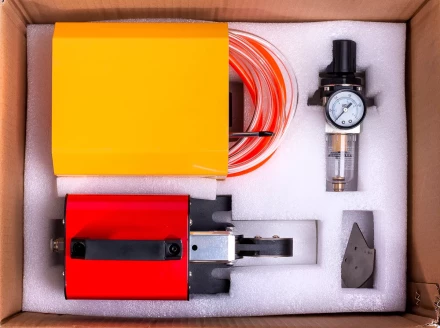 Пресс-клещи пневматические КВТ ПКП-10к для серийной опрессовки втулочных наконечников до 10 мм (85397) купить в Магнитогорске